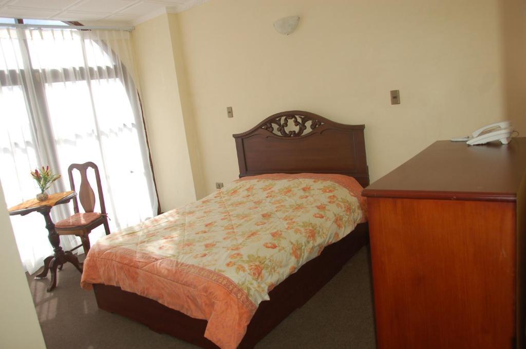 Hostal Tukos La Casa Real Potosi Ruang foto